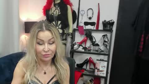 Snapshot of crystalxohotty chatting on February 18, 2026, 5:36 am CrystalHotty online show from February 18, 2026, 5:36 am