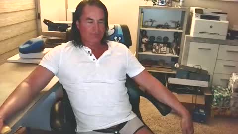 Snapshot of cucuforcocopuffs chatting on June 7, 2026, 5:33 am Yup... kinda old but Stop in and say hello online show from June 7, 2026, 5:33 am