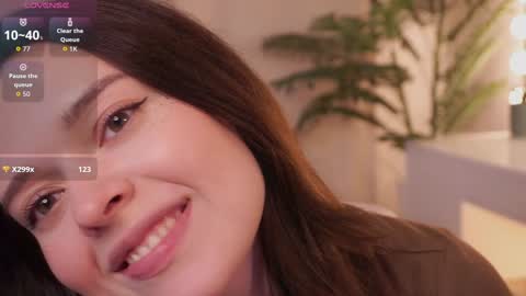 Snapshot of cuddlebyyou chatting on October 29, 2025, 6:20 pm Ellie online show from October 29, 2025, 6:20 pm