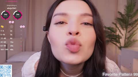 Snapshot of cuddlebyyou chatting on November 18, 2025, 5:06 pm Ellie online show from November 18, 2025, 5:06 pm