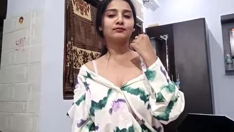 cuddlemuffins online show from April 7, 2026, 3:12 pm