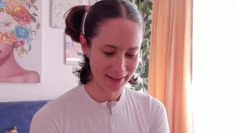 Snapshot of cuddlingbunnny chatting on May 13, 2026, 4:15 pm Leonela online show from May 13, 2026, 4:15 pm