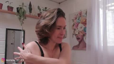 Leonela online show from July 18, 2026, 4:55 pm