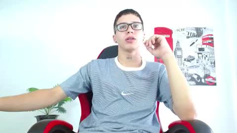 cumandres online show from September 26, 2025, 1:48 pm