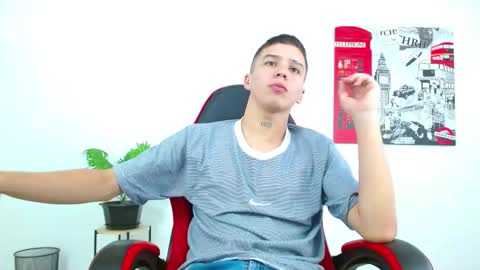 cumandres online show from October 8, 2025, 2:14 pm