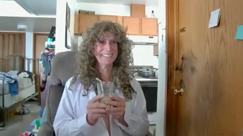 Snapshot of cumfornikki chatting on February 28, 2026, 10:33 pm Nikki online show from February 28, 2026, 10:33 pm
