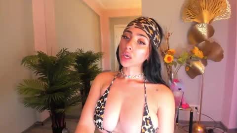 cupcake_izzy online show from July 2, 2026, 3:23 am