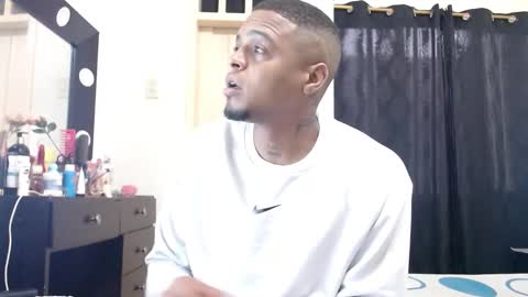 dominic and julieta... independent models online show from October 7, 2025, 11:40 am