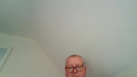 Snapshot of curiousax77 chatting on April 11, 2026, 9:02 am curiousax77 online show from April 11, 2026, 9:02 am
