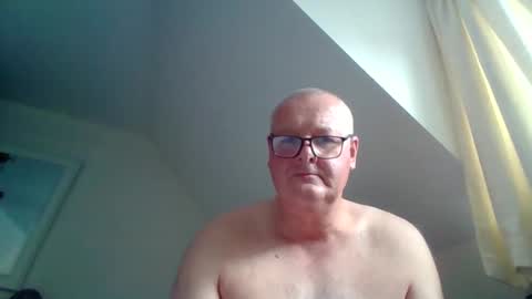 Snapshot of curiousax77 chatting on April 16, 2026, 2:40 pm curiousax77 online show from April 16, 2026, 2:40 pm