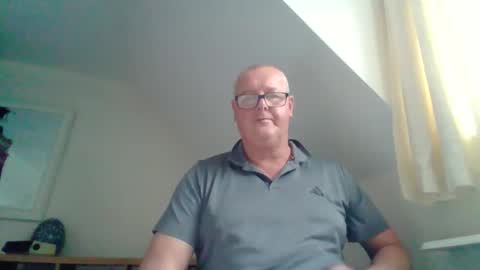 Snapshot of curiousax77 chatting on April 17, 2026, 10:51 am curiousax77 online show from April 17, 2026, 10:51 am