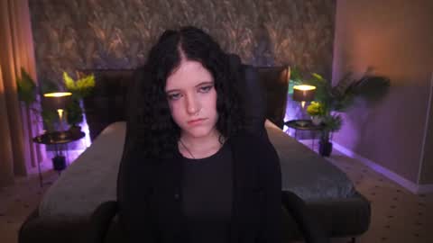 Snapshot of curly_cleo chatting on July 27, 2026, 1:29 pm curly_cleo online show from July 27, 2026, 1:29 pm