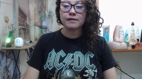 Vannesa online show from March 18, 2026, 7:28 pm