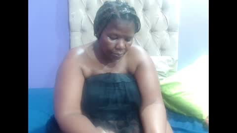 Snapshot of curveychubbyzoe chatting on December 15, 2025, 9:24 am curveychubbyzoe online show from December 15, 2025, 9:24 am