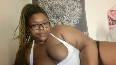 Snapshot of curvybcelinemixe chatting on July 2, 2026, 2:33 am Cline online show from July 2, 2026, 2:33 am