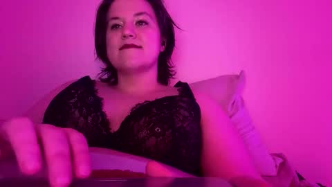 Snapshot of curvyflora chatting on February 21, 2025, 5:13 am CurvyFlora online show from February 21, 2025, 5:13 am