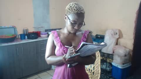 curvypear76x online show from January 3, 2025, 6:57 pm