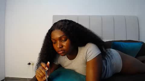 Liya online show from November 4, 2025, 2:05 pm