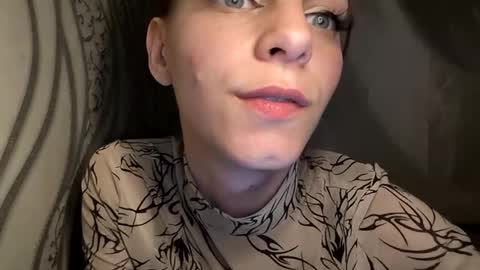Snapshot of cute_foxis chatting on June 16, 2026, 9:17 pm cute_foxis online show from June 16, 2026, 9:17 pm