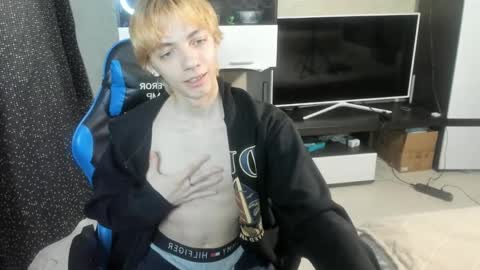 Snapshot of cute_grecha chatting on April 24, 2026, 6:05 am Grisha online show from April 24, 2026, 6:05 am