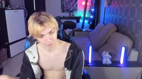 Snapshot of cute_grecha chatting on May 12, 2026, 2:03 pm Grisha online show from May 12, 2026, 2:03 pm