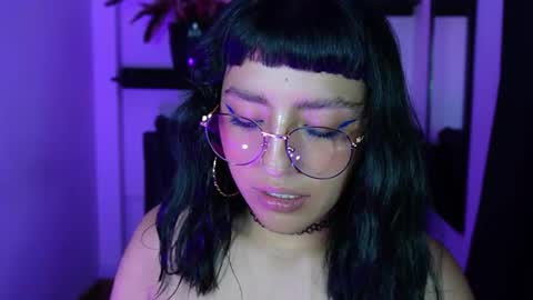 Sofa  online show from April 5, 2026, 6:38 pm