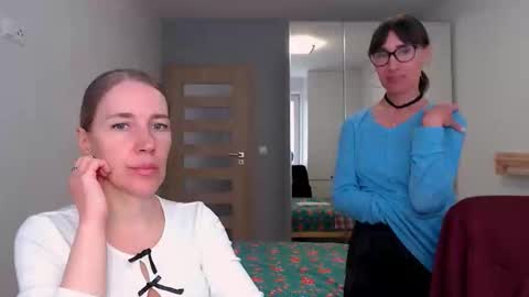 cute_lion_ online show from April 23, 2026, 1:35 pm