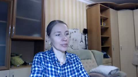 cute_lion_ online show from June 17, 2026, 1:12 pm