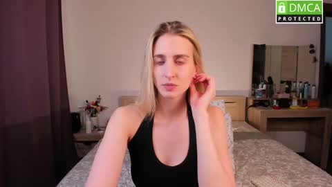 Milana online show from May 11, 2026, 1:06 pm