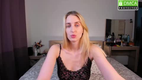 Milana online show from May 15, 2026, 1:18 pm