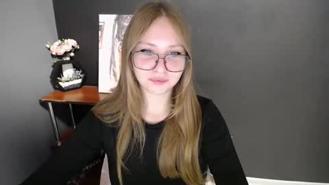 Veronica online show from November 21, 2025, 8:02 am