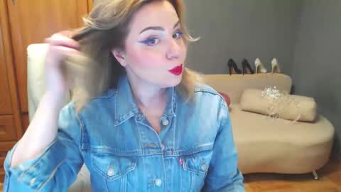 cute_phoenix online show from May 14, 2026, 3:41 pm