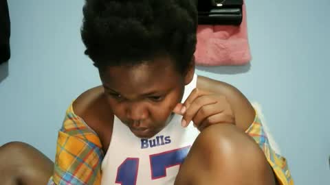 cute_roxie online show from October 5, 2025, 2:37 pm