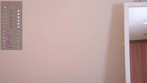 Snapshot of cute_shine chatting on December 12, 2024, 9:40 am  Hey im Kristina Thank you for your support  online show from December 12, 2024, 9:40 am