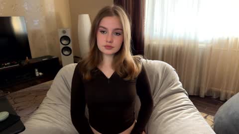 Snapshot of cute_siberian_girl chatting on March 10, 2025, 5:00 am Ksenya online show from March 10, 2025, 5:00 am
