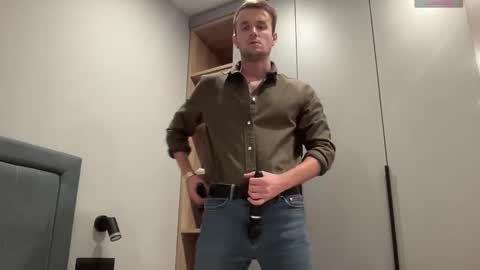 cute_skywalker online show from September 13, 2025, 6:29 pm