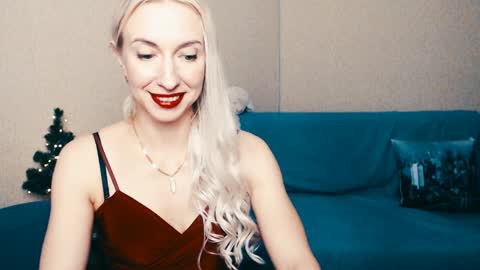 Snapshot of cute_smile_shy chatting on January 6, 2025, 1:20 am cute_smile_shy online show from January 6, 2025, 1:20 am