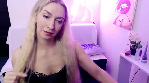 cute_smile_shy online show from March 3, 2026, 9:21 pm