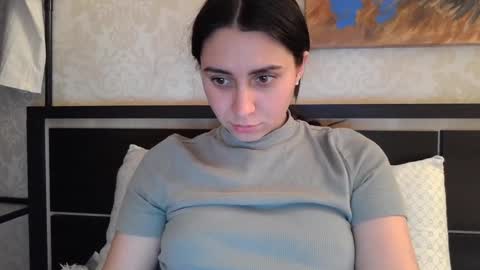 cute_strawberry_ online show from December 9, 2024, 4:47 pm
