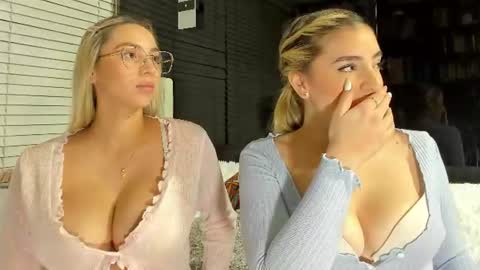 Snapshot of cuteanddesesperate chatting on June 25, 2026, 5:12 am WANNA SEE MORE OF TWINS online show from June 25, 2026, 5:12 am