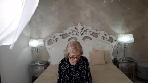 cuteangelina18 online show from February 19, 2026, 12:01 pm