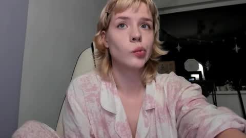 Snapshot of cuteasfuck_ chatting on October 4, 2025, 2:37 pm Amy online show from October 4, 2025, 2:37 pm
