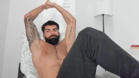 cuteeboy online show from November 26, 2025, 7:31 am