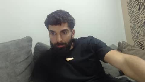 cuteeboy online show from November 28, 2025, 5:04 pm