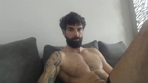 cuteeboy online show from March 18, 2026, 5:54 am