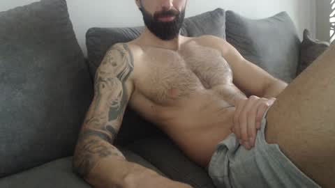 cuteeboy online show from April 9, 2026, 6:19 am