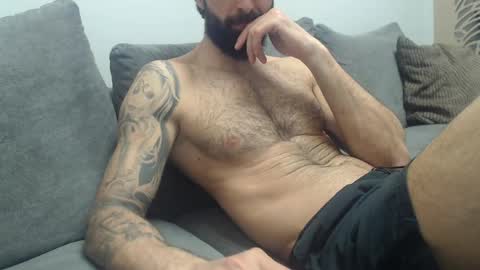 cuteeboy online show from April 16, 2026, 7:25 pm