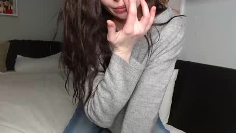 Snapshot of cuteemouse chatting on December 19, 2024, 12:23 pm Anna online show from December 19, 2024, 12:23 pm