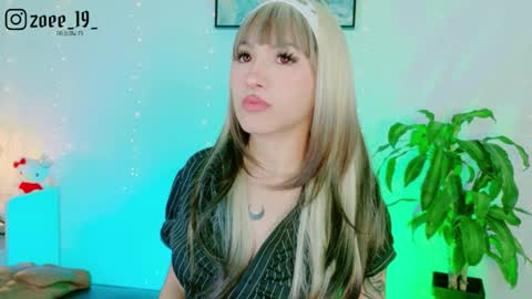 Zoe  online show from March 30, 2026, 4:35 am