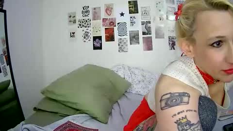 Bella online show from December 22, 2025, 5:48 am